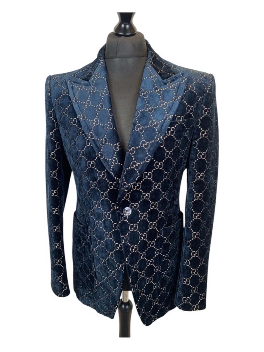 Gucci Men’s Gg Velvet Blazer size 50R
$3500